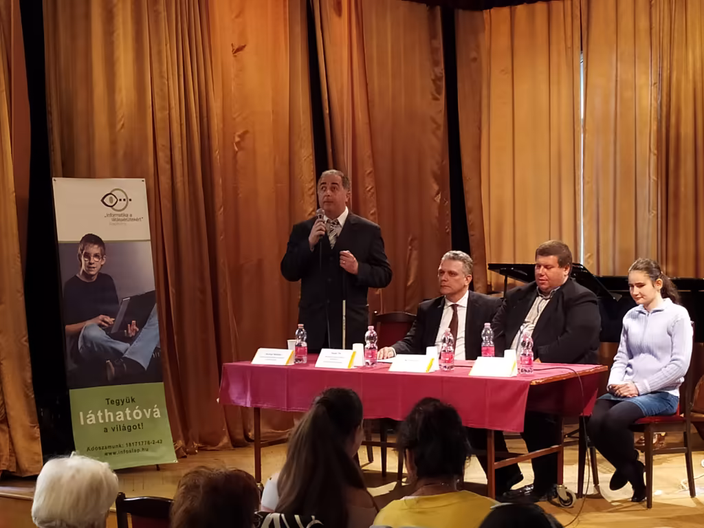 Szuhaj Mihály (Infoalap), Pauer Pál (NISZ Zrt.), Herczeg Lajos (Infoalap) és Velegi Dorka (egyetemi hallgató) az Infoalap október 18-i ünnepségének előadói