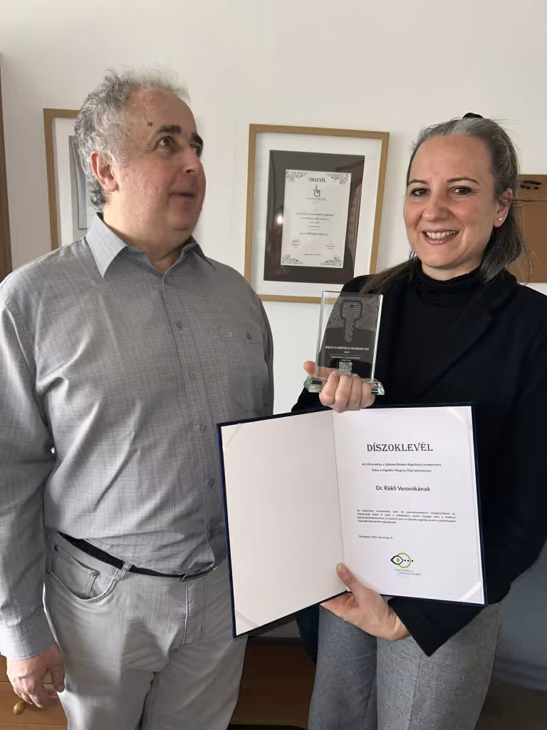 Szuhaj Mihály és Dr. Rákli Veronika (a Profivox Veronika hang tulajdonosa) Kulcs a Digitális Világhoz díj 2025-ös adományozottja